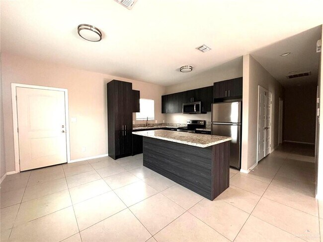 Building Photo - 1405 Alta Vista Dr