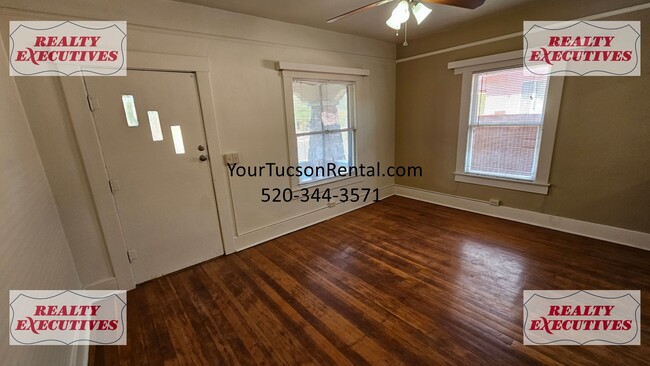 Building Photo - 8th Street and Euclid - 1 bedroom 1 bath r...