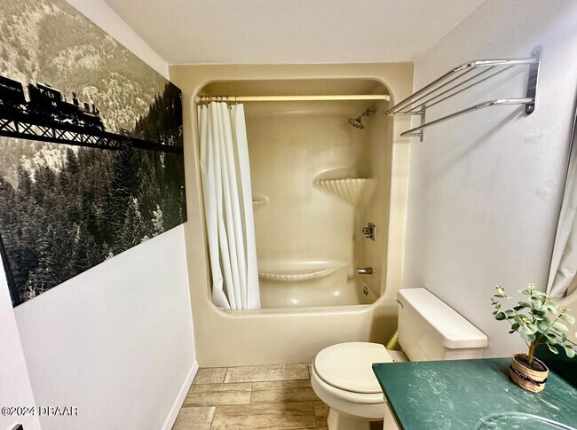 Building Photo - 1 Oceans W Blvd