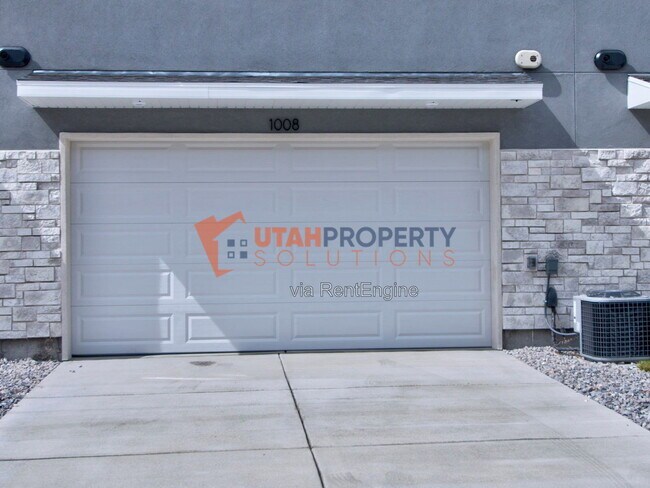 Building Photo - 1008 W 430 S
