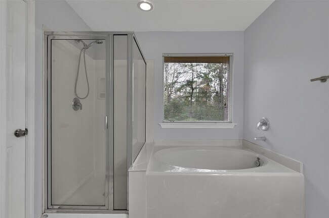 Building Photo - 3 Peach Ridge Pl