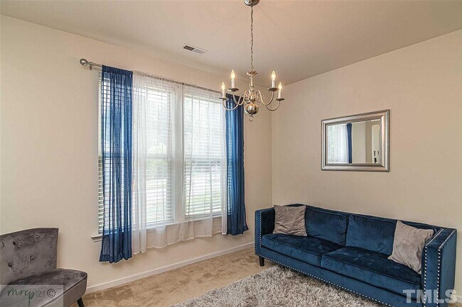 Building Photo - Room in 4 Bedroom Home at Bluegrove Rd