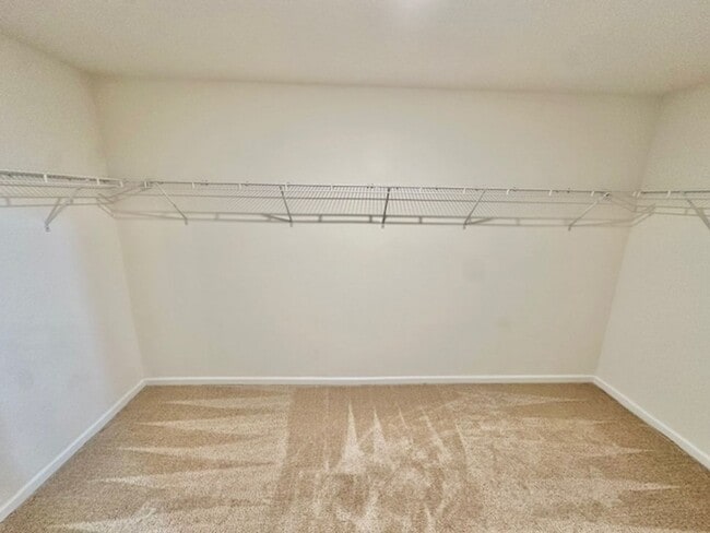 Building Photo - Beautiful 4/2/2 newer home for rent w/ community pool, playground, picnic area!