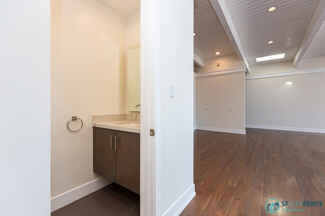 Building Photo - Sherwood Forest: Single Family Home w/ 2 C...