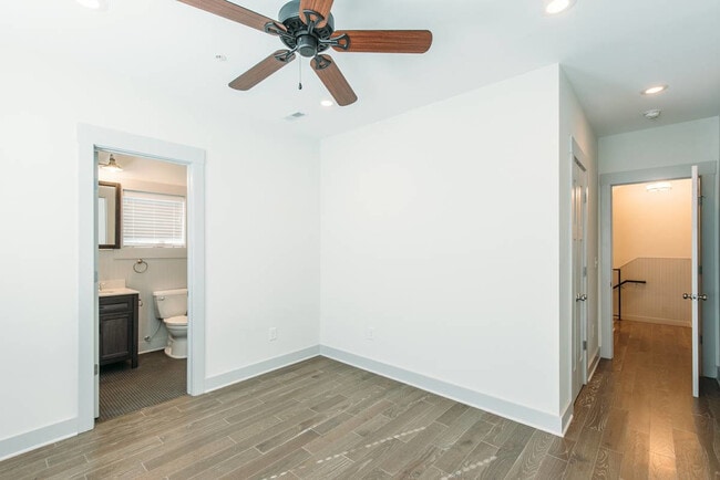 Building Photo - 10 Orrs