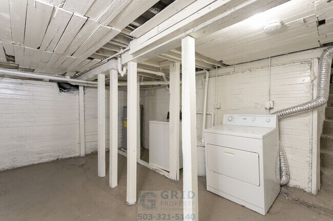 Building Photo - Charming 2 Bedroom Home Available in Woodstock Neighborhood!