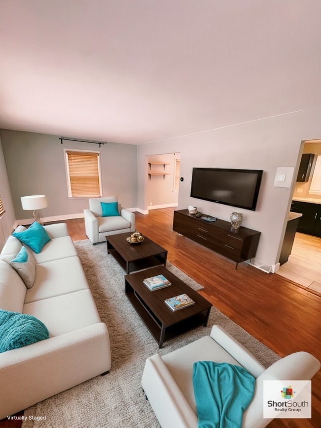 Building Photo - Updated - 3 bed 1.5 bath, with a detached garage