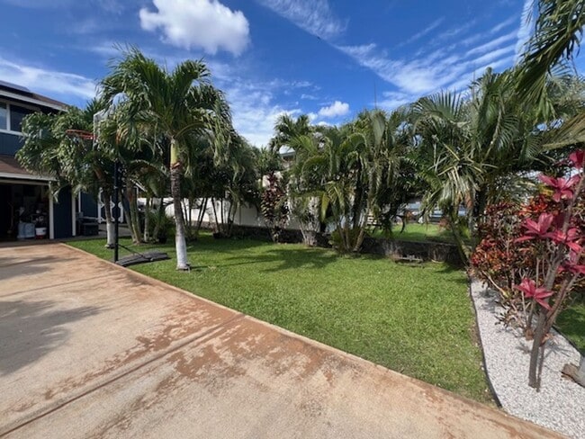 Building Photo - 73 Honuea Pl