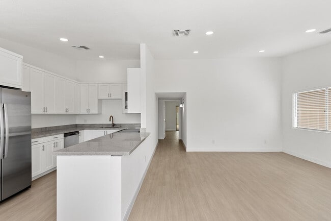 Building Photo - 6825 N 81st Ln