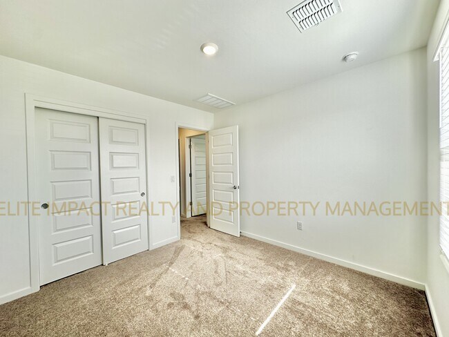 Building Photo - 7064 W Vineridge Dr