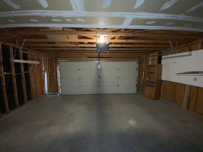 Building Photo - 3 Bedroom Single Story Home Available HWY ...