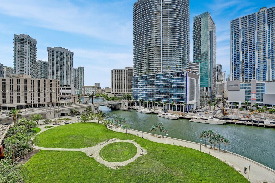 Building Photo - 465 Brickell Ave