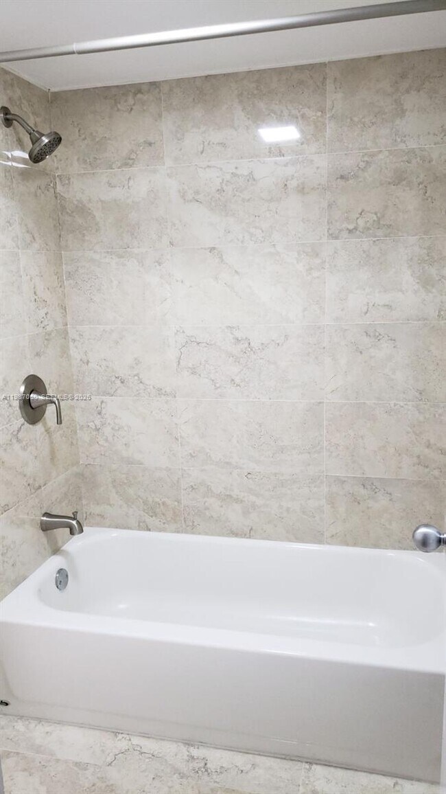 Building Photo - 7470 Miami Lakes Dr