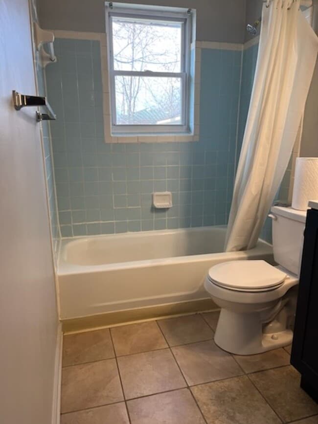 Building Photo - Nice 3 Bedroom 1 Bathroom Ranch