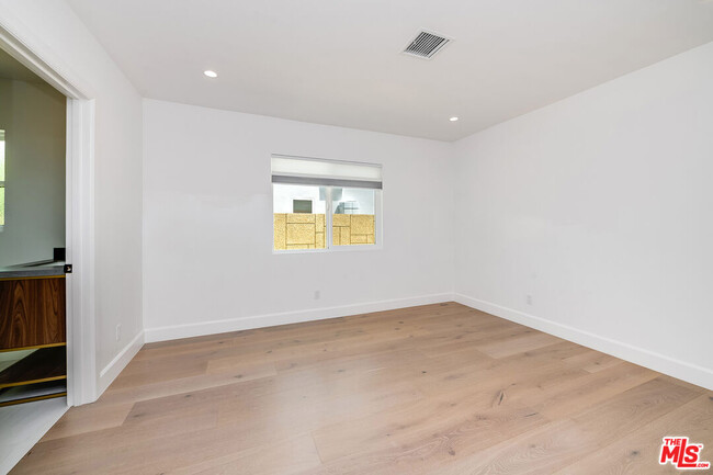 Building Photo - 4325 Lemp Ave