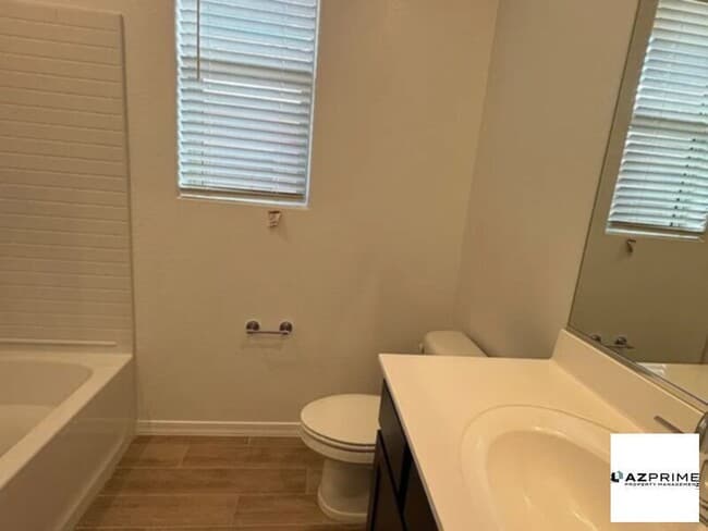 Building Photo - Nice Home