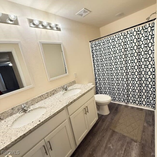 Building Photo - 575 Oakshire Ln