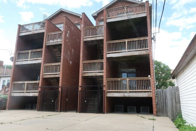 Building Photo - 3541 S Hamilton Ave