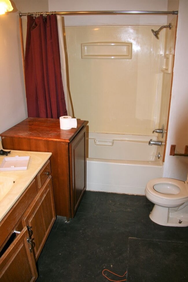 Building Photo - Acreage in Rural Burbank