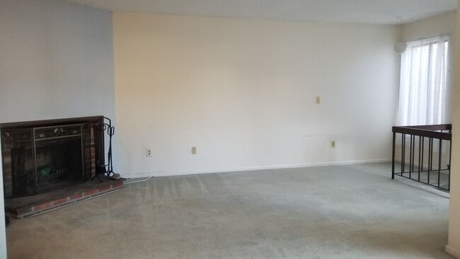 Building Photo - 212 Crosswoods Rd
