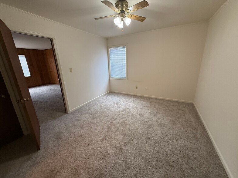 Building Photo - 586 Franklin St