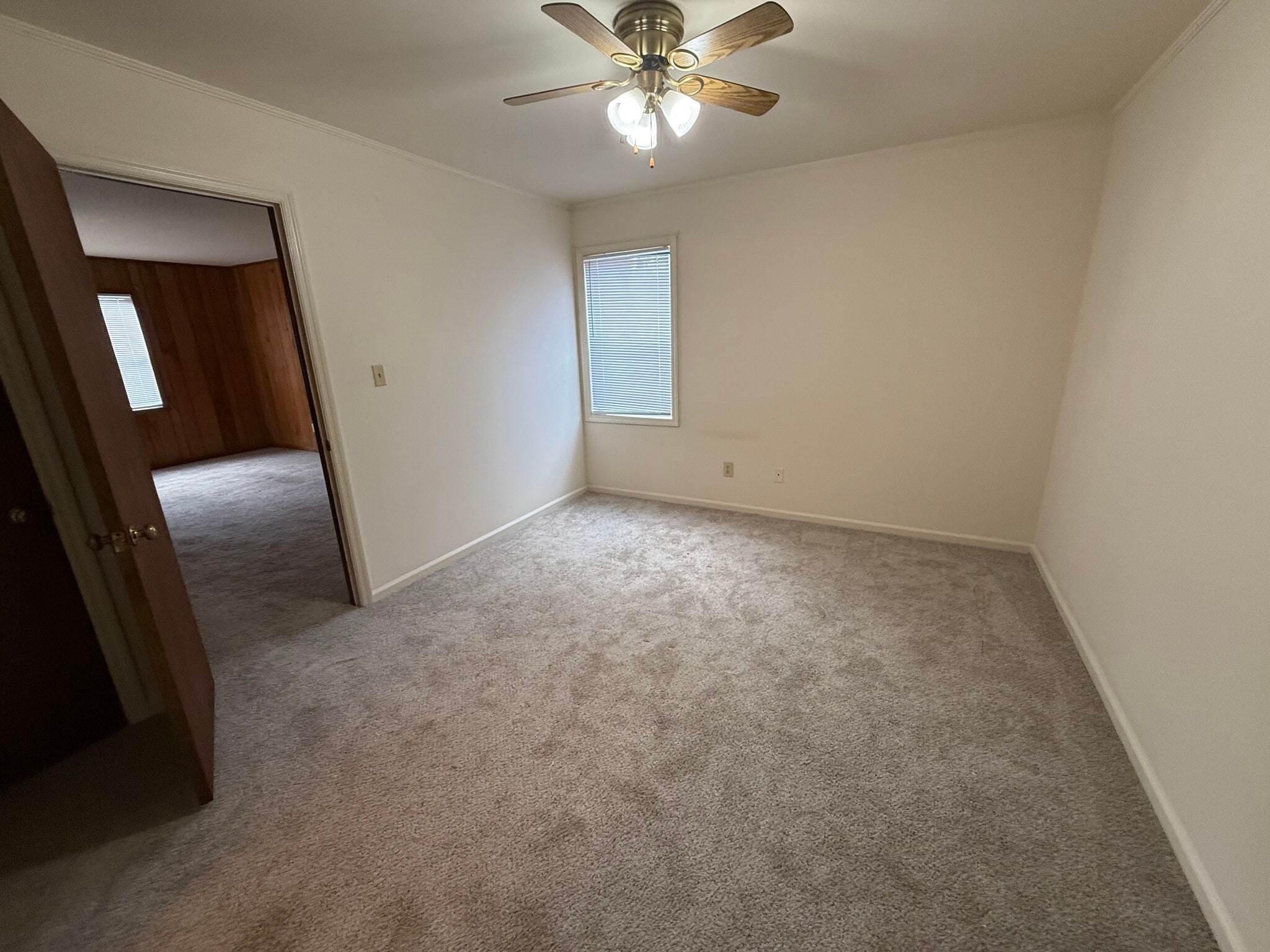 Building Photo - 586 Franklin St