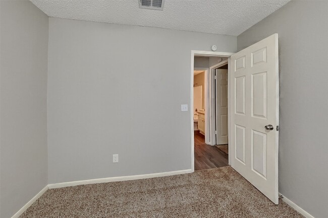 Building Photo - 18138 Garden Manor Dr