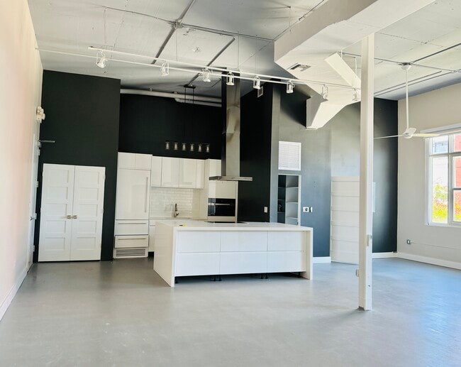 Primary Photo - Wynwood Lofts