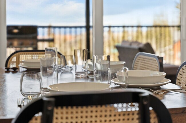 Building Photo - 220 Circle Dr