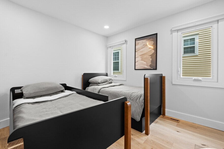 Building Photo - 9417 Winchester Ave