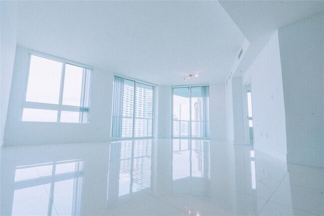 Building Photo - 1900 N Bayshore Dr