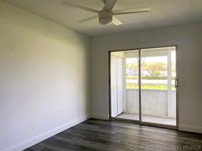 Building Photo - 256 Mansfield G