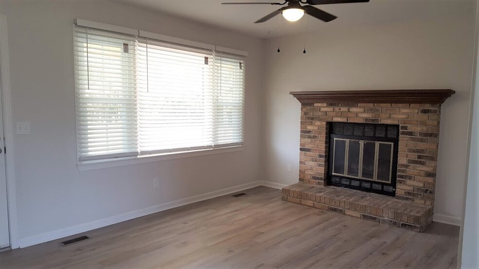 Building Photo - 5573 Sandy Trace Dr.