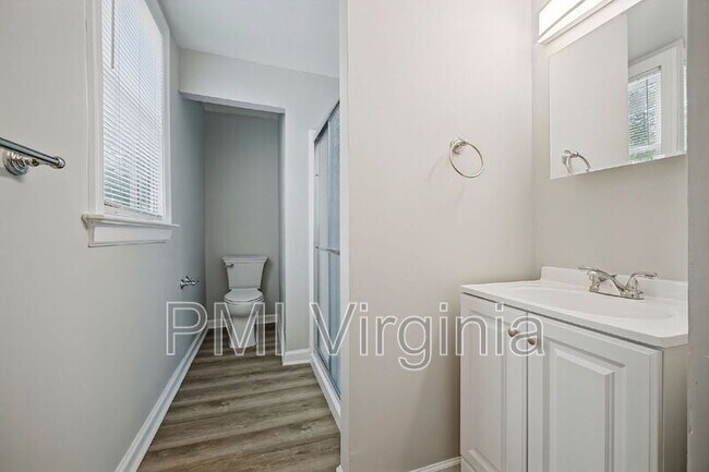 Building Photo - 3407 Essex Cir
