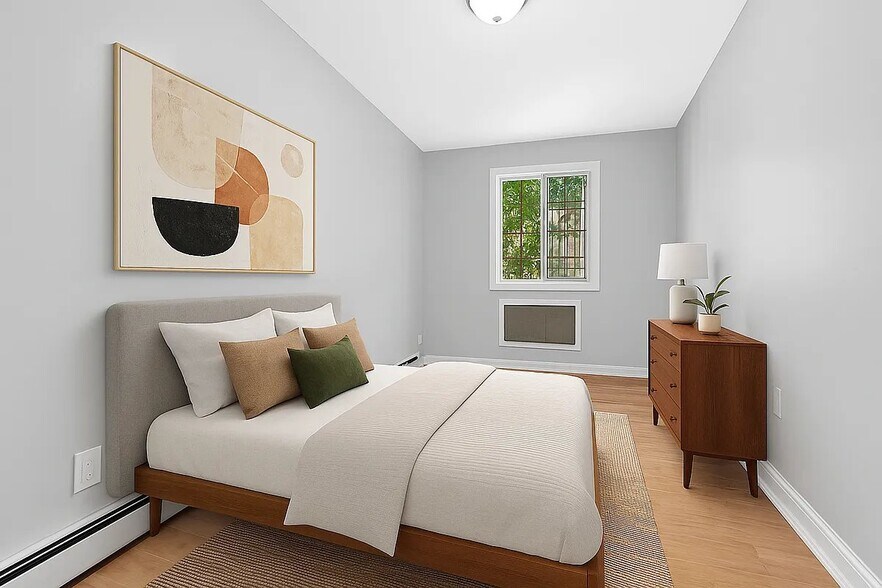 Building Photo - 817 Gates Ave