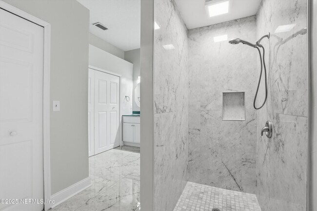 Building Photo - 2810 Sweetholly Dr