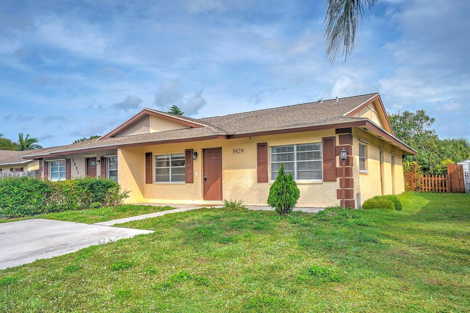 Building Photo - 3929 Kenas St