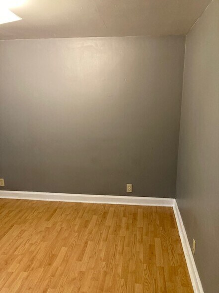 Building Photo - 110 School St