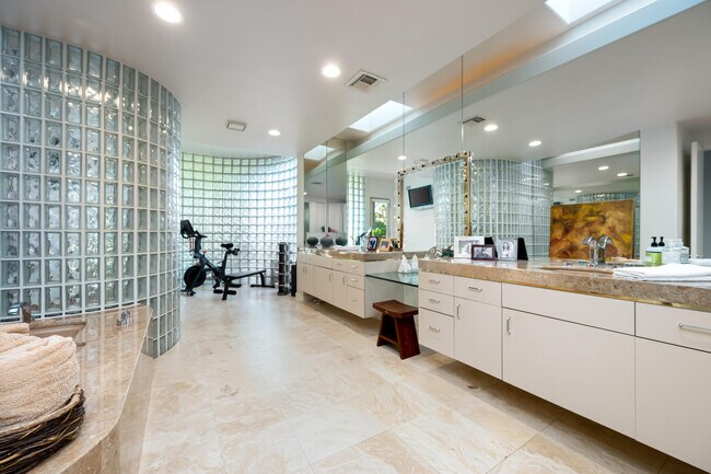 Building Photo - 40745 Morningstar Rd