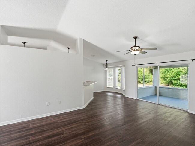 Building Photo - 2368 Sweetwater Blvd