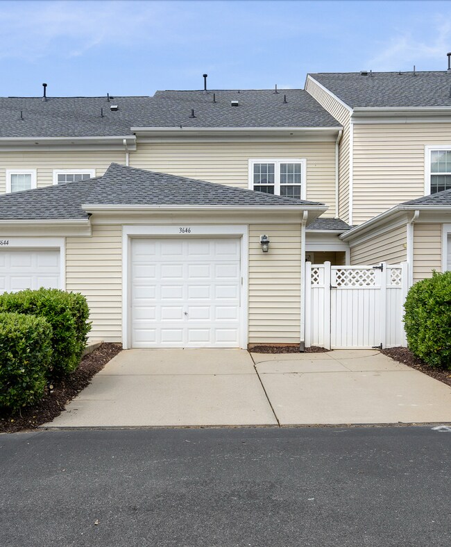 Building Photo - Charming 3-Bed/3.5 Bath Townhouse with 211...