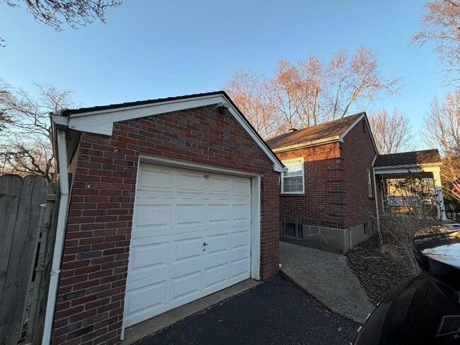 Building Photo - 336 Monohan Dr