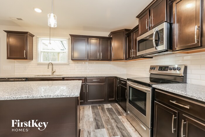 Building Photo - 2909 Teakwood Dr