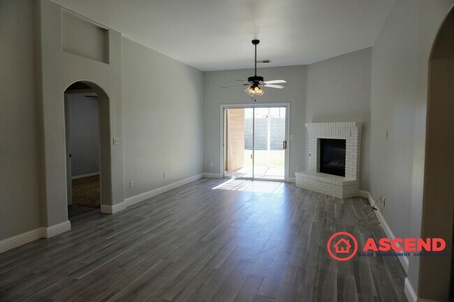 Building Photo - Gorgeous home located in the Northeast!