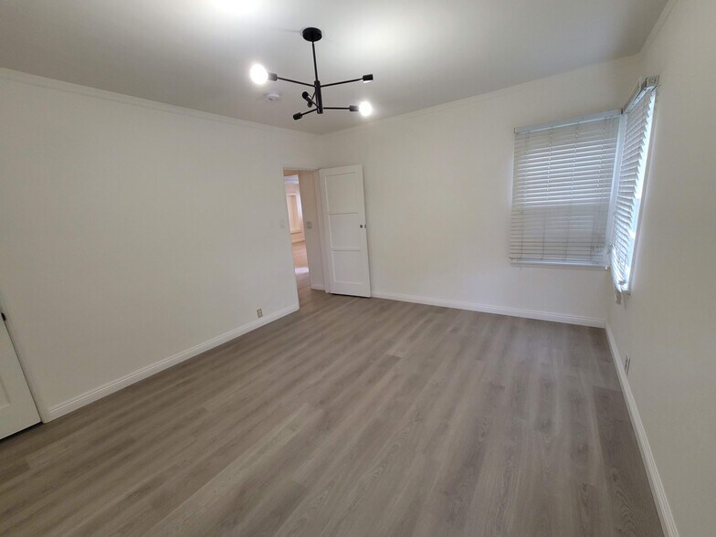 Building Photo - 2321 Veteran Ave