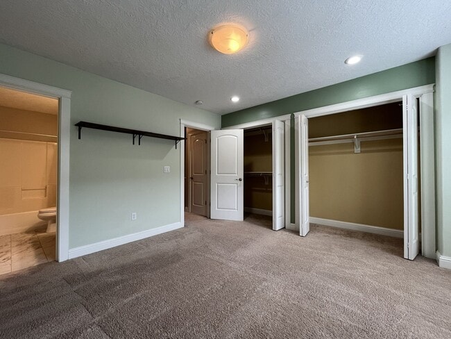 Building Photo - Modern Townhome Near OHSU with 3 Bedrooms Each with Private En-Suite Bath