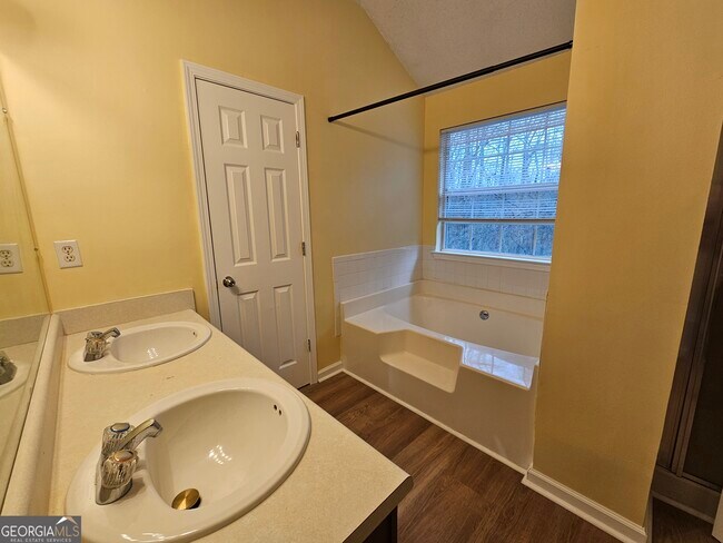 Building Photo - 206 Southwind Ln