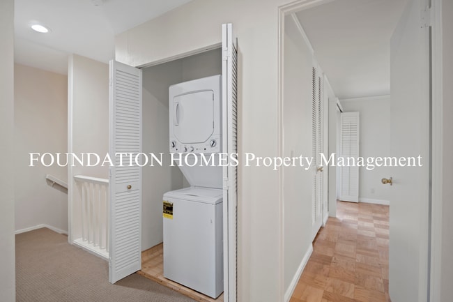 Building Photo - Bright & Tranquil End Unit!  A/C! Parking! Community Pool! FOUNDATION