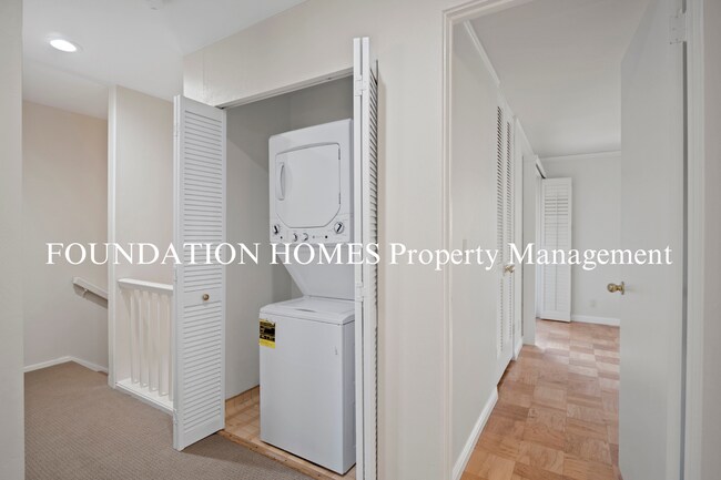 Building Photo - Spacious 3BR End Unit with Enclosed Patio, Balcony & Community Amenities!  FOUNDATION