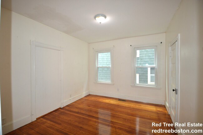 Building Photo - 10 Bucknam St